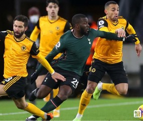 开云体育下载-今晨中超焦点战，里昂状态回暖，球迷炸锅，年轻球员得到机会(鲁能球员睡女球迷图片)