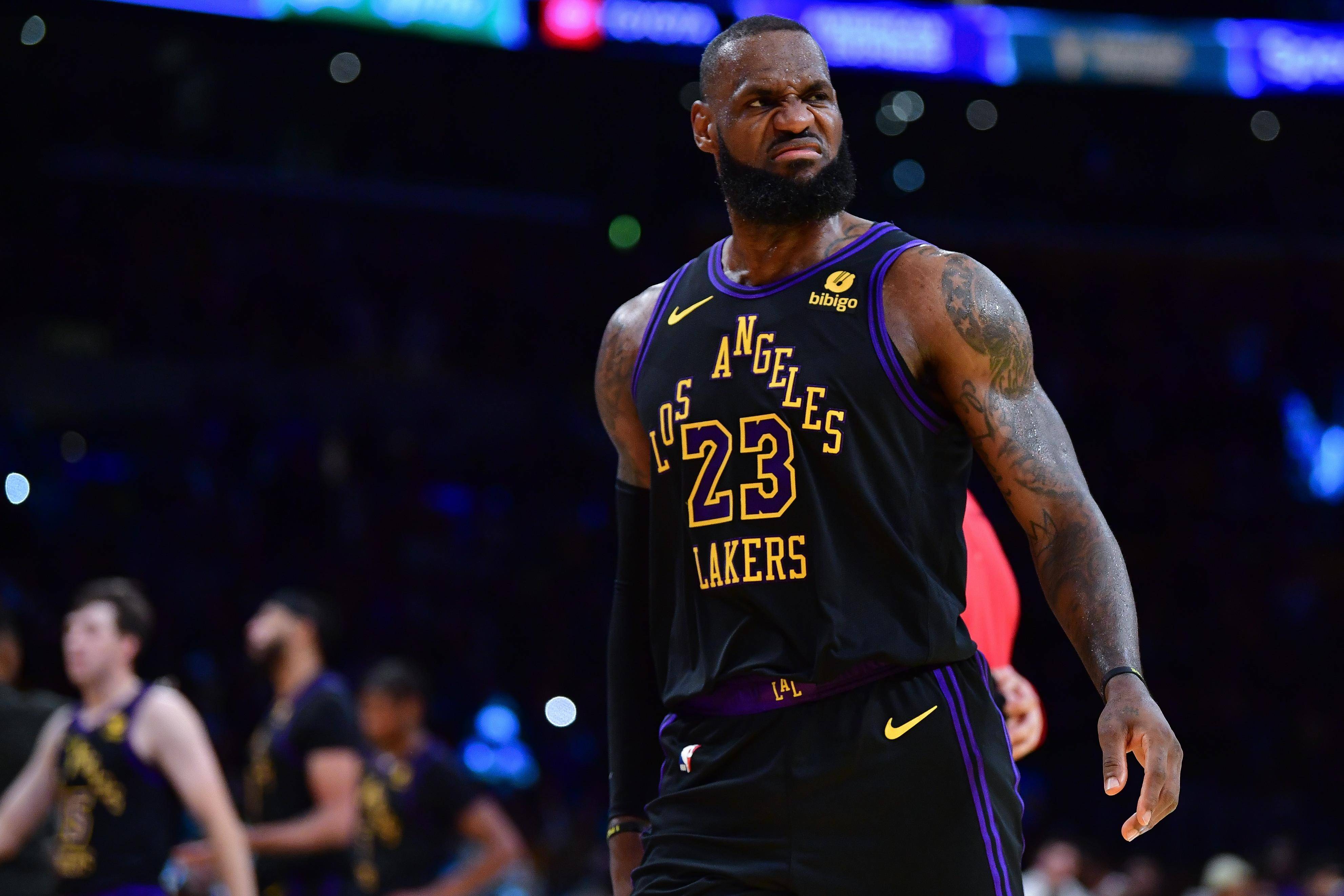 转会期体能课后,洛杉矶湖人复出首秀备战NBA季后赛,震撼外界,更衣室氛围转暖的简单介绍 转会期体能课后,洛杉矶湖人复出首秀备战NBA季后赛,震撼外界,更衣室氛围转暖的简单介绍